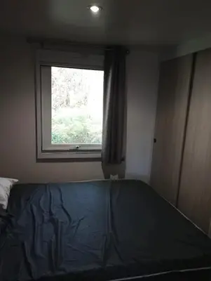 Un ou plusieurs lits dans un hébergement de l'établissement MH 414 SAMBA 3chambres et 1salle de bain dans camping 4 étoiles