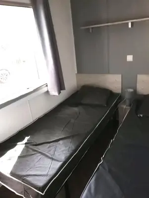 Un ou plusieurs lits dans un hébergement de l'établissement MH 414 SAMBA 3chambres et 1salle de bain dans camping 4 étoiles