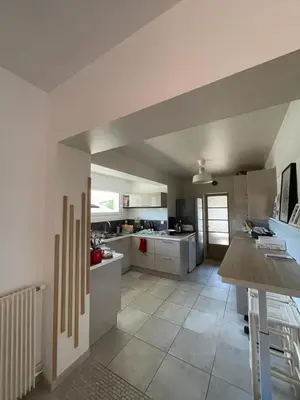 Télévision ou salle de divertissement dans l'établissement home of happiness