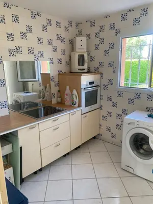 Cuisine ou kitchenette dans l'établissement Maison au calme