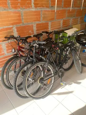 Vélo sur le terrain de l'établissement Maison au calme ou dans les environs