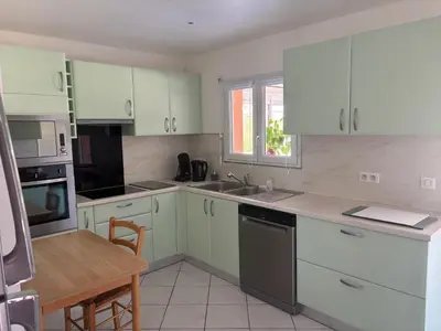 Cuisine ou kitchenette dans l'établissement Maison au calme
