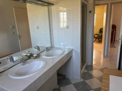 Salle de bains dans l'établissement Maison au calme
