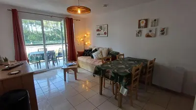 Coin salon dans l'établissement T3 Nature Ondres plage avec piscine et tennis