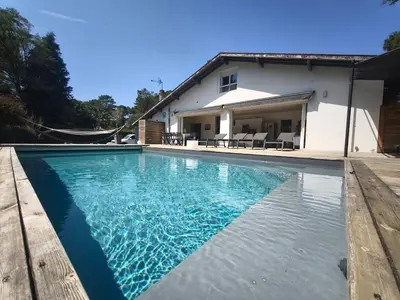 Piscine de l'établissement Charming and comfortable villa, golf and ocean nearby ou située à proximité