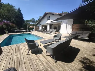 Piscine de l'établissement Charming and comfortable villa, golf and ocean nearby ou située à proximité
