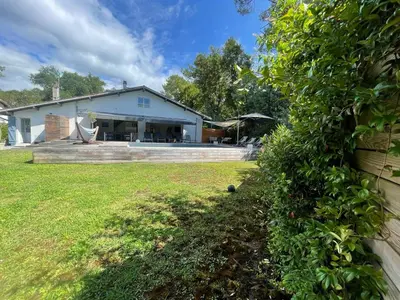 Jardin de l'établissement Charming and comfortable villa, golf and ocean nearby