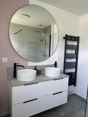 Salle de bains dans l'établissement Bienvenue