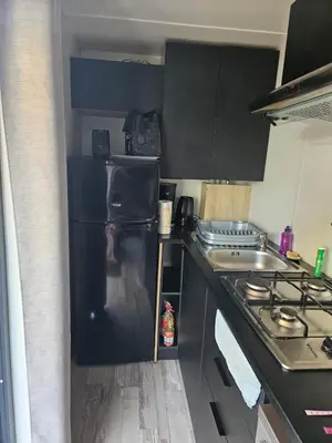 Cuisine ou kitchenette dans l'établissement Mobilhomme Privilège