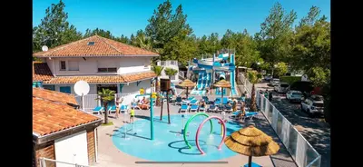 Aire de jeux pour enfants de l'établissement Mobilhome 6 personnes