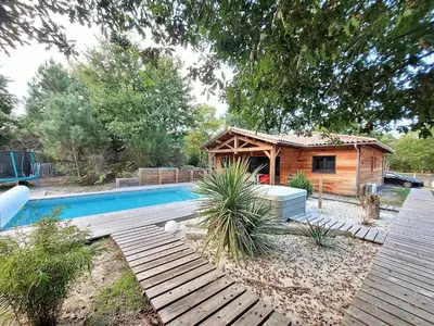 Piscine de l'établissement Maison bois 4 Ch Piscine & Spa proche Contis Océan ou située à proximité