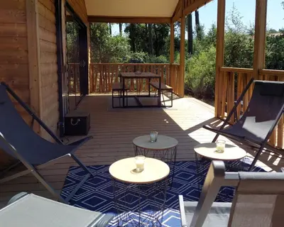 Balcon ou terrasse dans l'établissement Chalet 5 étoiles empl 74 3CH 2SDB Tv LL Lv Clim