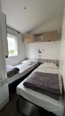 Un ou plusieurs lits dans un hébergement de l'établissement 404 mobil-home 3 chambres 2 sdb bassin d'Arcachon