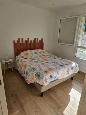Un ou plusieurs lits dans un hébergement de l'établissement Appartement entouré de verdure