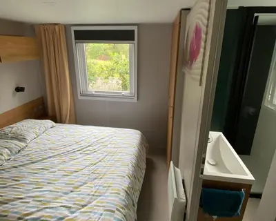 Un ou plusieurs lits dans un hébergement de l'établissement La Plage 4 étoiles emplacement C04 8 personnes 3 chambres 2 SDB
