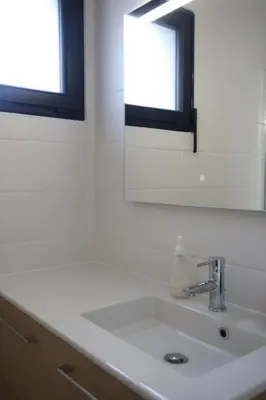 Salle de bains dans l'établissement Le jardin de Sienne - jardin clos