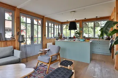 Coin salon dans l'établissement Villa Honora - Joli maison arcachonnaise à Cazaux