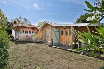Jardin de l'établissement Villa Honora - Joli maison arcachonnaise à Cazaux