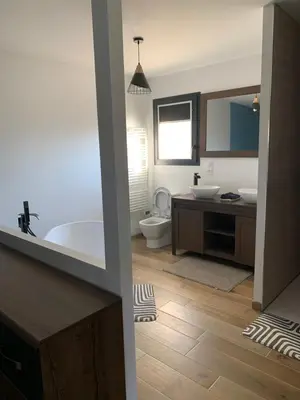 Salle de bains dans l'établissement Maison du Lanot