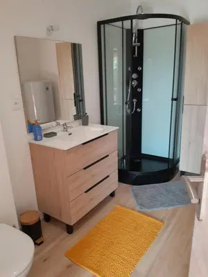 Salle de bains dans l'établissement Appartement dans grange rénovée