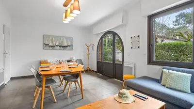 Coin salon dans l'établissement Maison de charme avec jardin et terrasse - Pyla