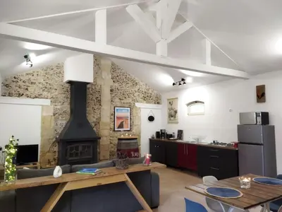 Cuisine ou kitchenette dans l'établissement Gîte de charme dans la forêt landaise