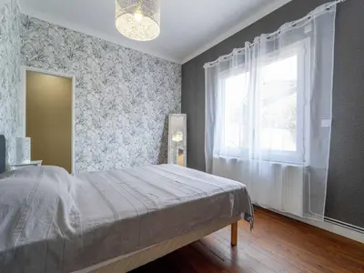 Un ou plusieurs lits dans un hébergement de l'établissement Maison rénovée à Mimizan pour 10 pers. avec jardin proche océan - FR-1-50-194