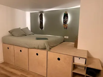 Un ou plusieurs lits dans un hébergement de l'établissement Cozy apartment with outdoor terrace