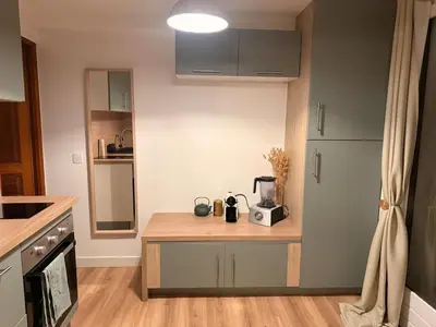 Cuisine ou kitchenette dans l'établissement Cozy apartment with outdoor terrace