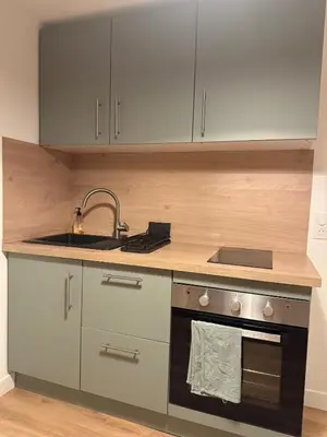 Cuisine ou kitchenette dans l'établissement Cozy apartment with outdoor terrace