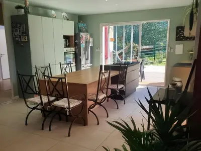 Cuisine ou kitchenette dans l'établissement Villa Kentève