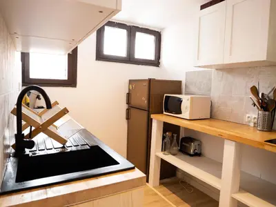 Cuisine ou kitchenette dans l'établissement Appartement pour couple- Le Penon proche plage