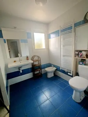 Salle de bains dans l'établissement Maison individuelle 6 personnes calme et lumineuse 3 chambres
