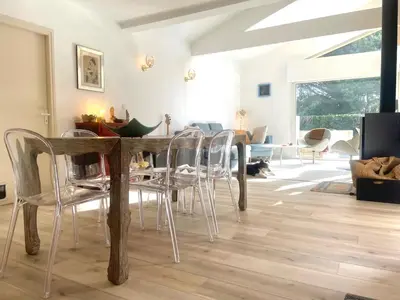 Coin salon dans l'établissement Belle Villa d'architecte entre lac et océan