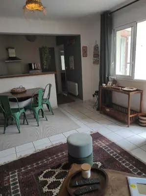 Coin salon dans l'établissement Petite maison cosy l'Ermitage