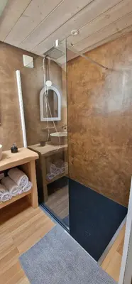 Salle de bains dans l'établissement Jack's Lodge - La Grange