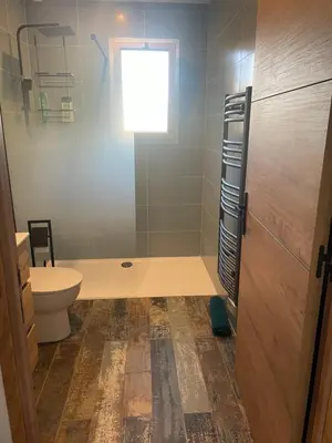 Salle de bains dans l'établissement Magnifique maison neuve Mimizan plage entre pins et océan