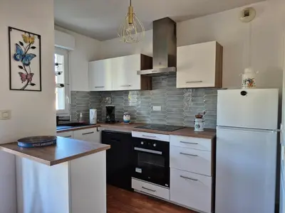 Cuisine ou kitchenette dans l'établissement Couleur océan