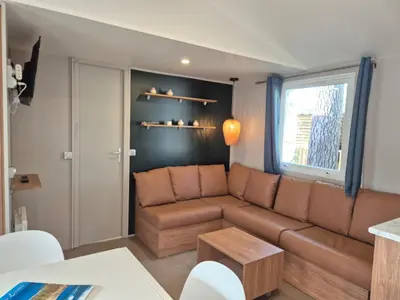 Coin salon dans l'établissement MH365 2 chambres avec suite parentale et 2 salles de bain 40m2 dans camping 4 étoiles