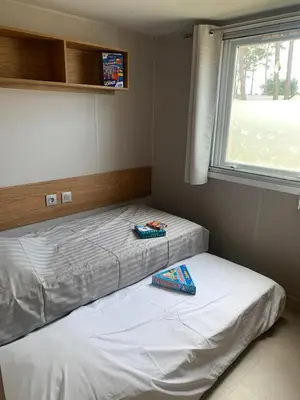 Un ou plusieurs lits dans un hébergement de l'établissement MH365 2 chambres avec suite parentale et 2 salles de bain 40m2 dans camping 4 étoiles