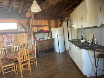 Cuisine ou kitchenette dans l'établissement La Grange Sanguinet