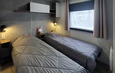Un ou plusieurs lits dans un hébergement de l'établissement Joli Mobil Home Proche Océan