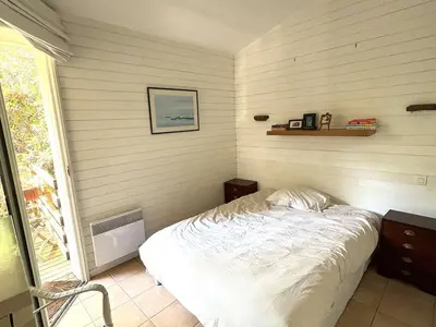 Un ou plusieurs lits dans un hébergement de l'établissement Charmante villa familiale au Cap Ferret, proche plages, 9 pers - FR-1-736-68