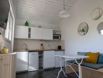 Cuisine ou kitchenette dans l'établissement Esprit Cabane au Cœur du Teich