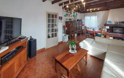 Cuisine ou kitchenette dans l'établissement Maison Avec Piscine