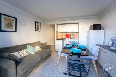 Cuisine ou kitchenette dans l'établissement Entre plages et port
