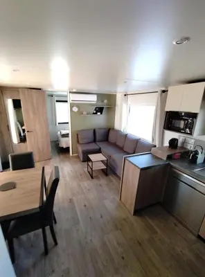 Cuisine ou kitchenette dans l'établissement La Plage 4 étoiles à MIMIZAN emplacement E05 3CH 1SDB 8 personnes