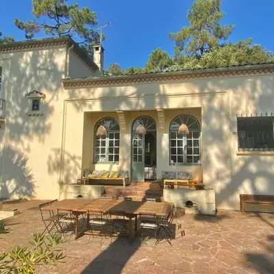 Villa de caractère entre lac et mer