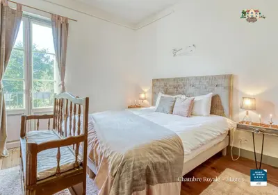Un ou plusieurs lits dans un hébergement de l'établissement Le Baccara Lodge, véritable maison de famille avec piscine et parc
