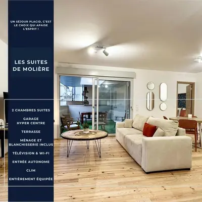 Coin salon dans l'établissement Les Suites de Molière